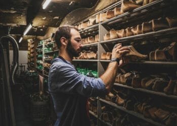 Reoneração da folha coloca em risco 60 mil empregos no setor calçadista, projeta associação