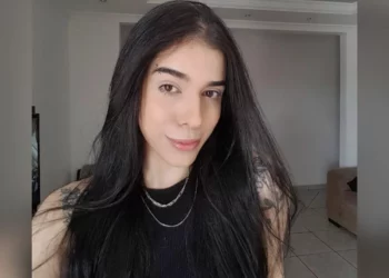 Jovem Thais Medeiros, vítima de lesão cerebral por inalação de pimenta em conserva, tem agravamento de quadro e retorna à UTI