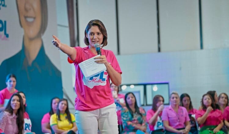 Michelle Bolsonaro impulsiona participação feminina no PL com aumento expressivo de 370% em 2023
