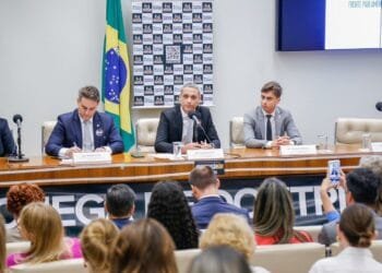 Frente Parlamentar emite nota de repúdio à Conferência Nacional de Educação 2024