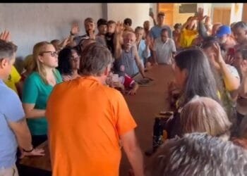 Bolsonaro abre as portas de suas casas em Angra dos Reis para encontro especial com apoiadores