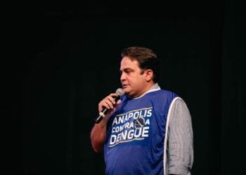 Roberto anuncia chegada de 10 mil vacinas contra a dengue para Anápolis