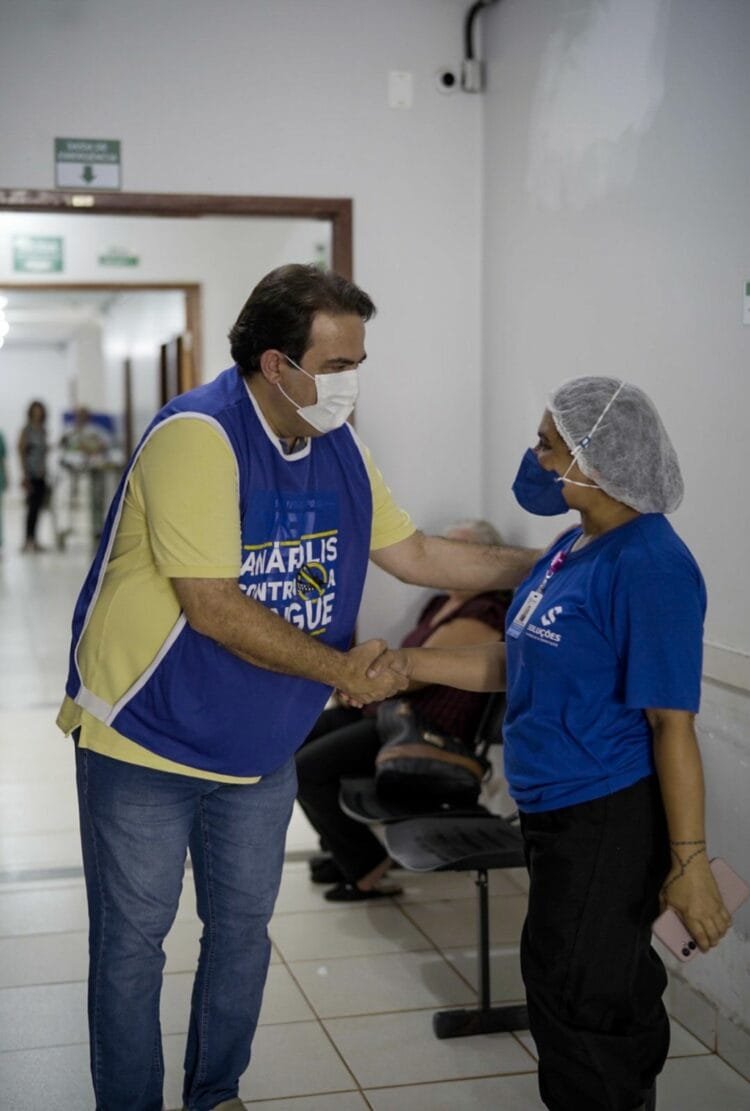 Roberto visita unidades de saúde em ação para reduzir espera de pacientes