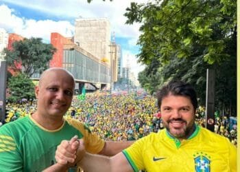 Major Vitor Hugo declara apoio a Márcio Correa para prefeitura de Anápolis durante ato na Paulista