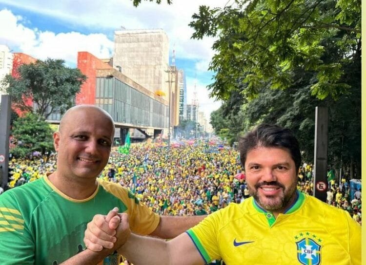 Major Vitor Hugo declara apoio a Márcio Correa para prefeitura de Anápolis durante ato na Paulista