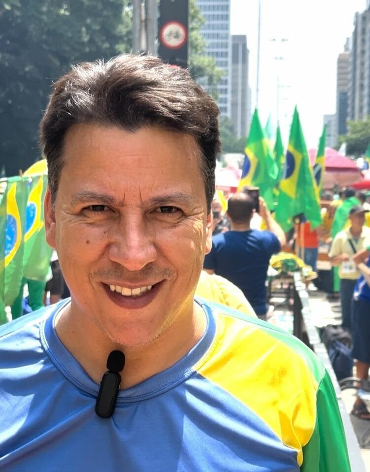Vereador Hélio Araújo participa de mega ato bolsonarista em São Paulo
