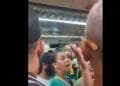 Torcedores do Corinthians barram entrada de apoiadores de Bolsonaro em vagão de metrô