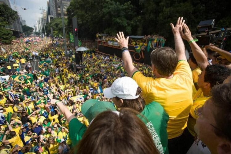 Pesquisa indica que metade dos entrevistados considera Bolsonaro fortalecido após manifestação na Paulista