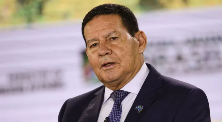 PSOL e Rede Sustentabilidade solicitam ao STF a prisão do senador Hamilton Mourão por incitar insubordinação
