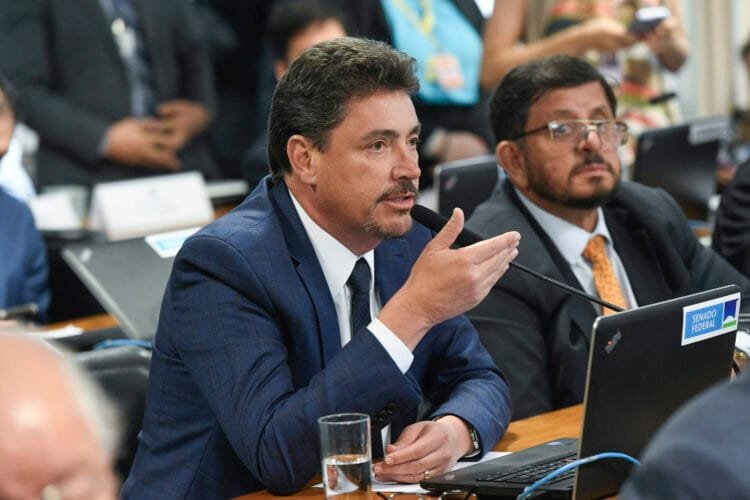 Senador propõe ampliação da legítima defesa em casos de invasão domiciliar