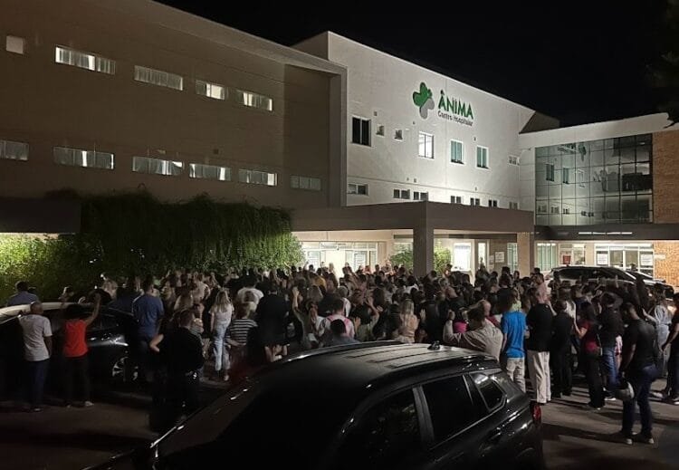 Fé e esperança movem comunidade em oração pela recuperação do pastor Victor Hugo