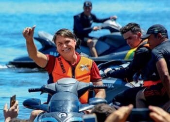 PF conclui inquérito sobre importunação de baleia e não indicia Jair Bolsonaro e Fabio Wajngarten