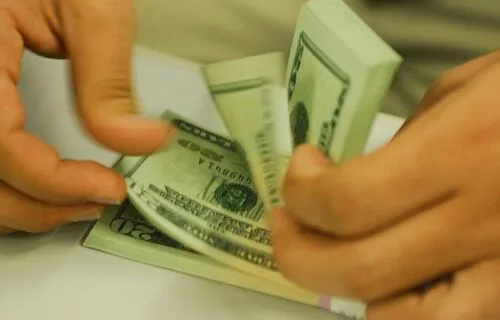 Dólar: moeda atingiu R$ 5,00