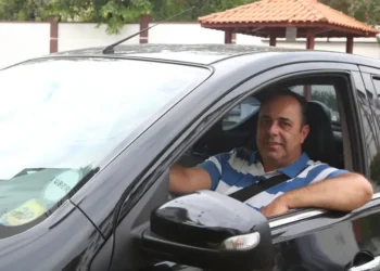 Motoristas de aplicativos devem ir às ruas, nesta terça-feira, contra projeto do governo que regulamenta atividade