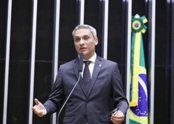 Deputado Gustavo Gayer propõe sustentação oral presencial em processos penais