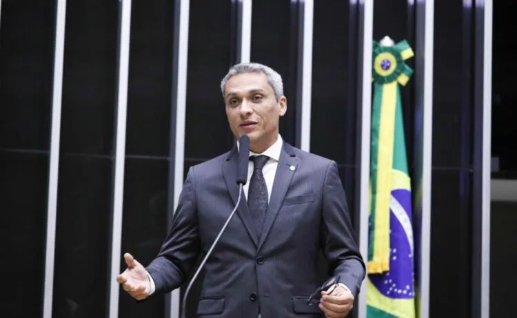 Deputado Gustavo Gayer propõe sustentação oral presencial em processos penais