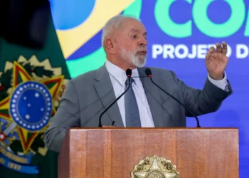 Lula acusa Bolsonaro de tentar golpe e classifica ato na Paulista como “Burrice”