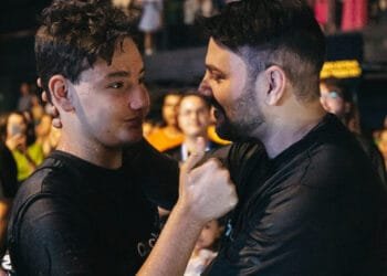 Momento Emocionante: Igreja silencia para batizar adolescente autista em Anápolis