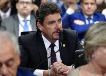 Projeto de lei para criminalizar linhas cortantes em pipas recebe apoio de Wilder Morais