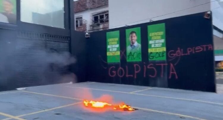 Ataque ao diretório de campanha: Deputado bolsonarista em Fortaleza sofre ameaças