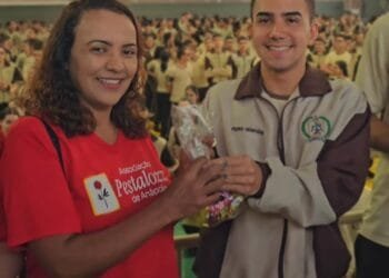 Colégio da Polícia Militar de Goiás Dr. César Toledo entrega 24 mil bombons e 4.900 litros de leite em ação de Páscoa