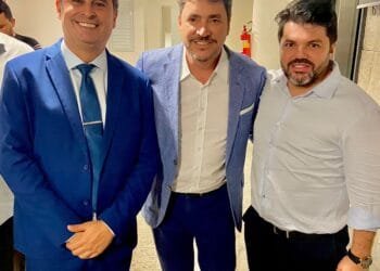 Vereador Jean Carlos deixa União Brasil e se filia ao Partido Liberal, fortalecendo chapa para eleições em Anápolis.