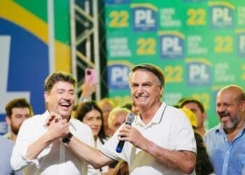Senador Wilder Morais é ovacionado em ato pró-Bolsonaro em Copacabana