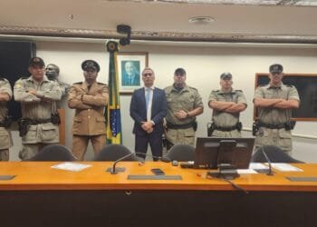 Por iniciativa de Gayer, policiais são homenageados na Câmara dos Deputados