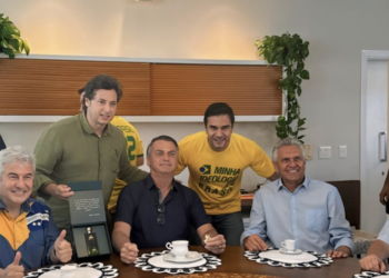 Jair Bolsonaro e Ronaldo Caiado unidos em carreata na Agrishow em Ribeirão Preto