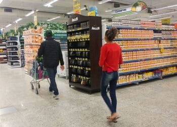 Comércio goiano cresce 5,9% em março e supera média nacional