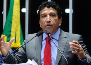 PANCADA: Senador critica convite de Rodrigo Pacheco à cantora Anitta