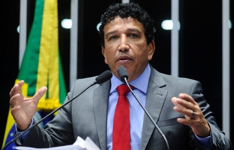 PANCADA: Senador critica convite de Rodrigo Pacheco à cantora Anitta