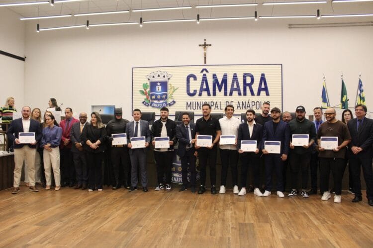 Câmara Municipal de Anápolis homenageia voluntários da Church City por Missão Humanitária no Rio Grande do Sul