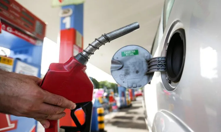 Em uma semana, preços dos combustíveis se mantiveram estáveis