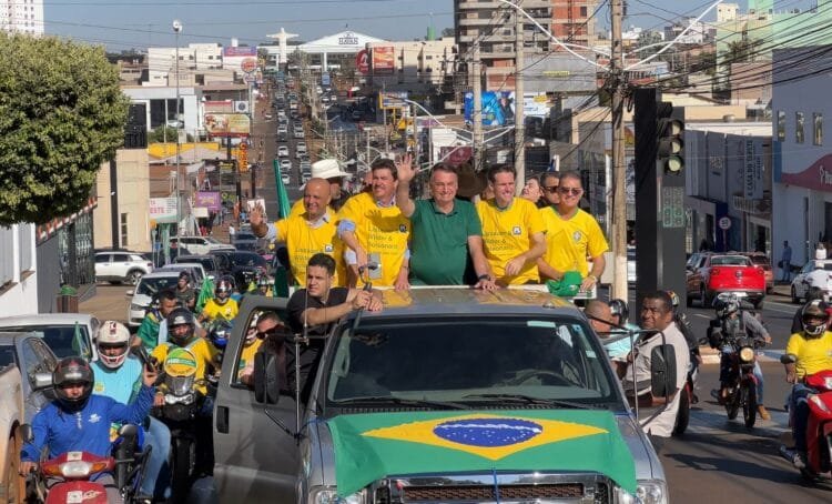 Bolsonaro é Recebido com Festa em Rio Verde (GO)