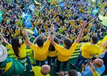 Com multidão presente, Bolsonaro lança pré-candidatura de Márcio Corrêa à Prefeitura de Anápolis