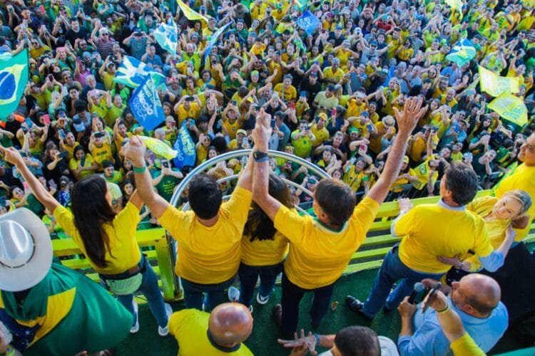 Com multidão presente, Bolsonaro lança pré-candidatura de Márcio Corrêa à Prefeitura de Anápolis