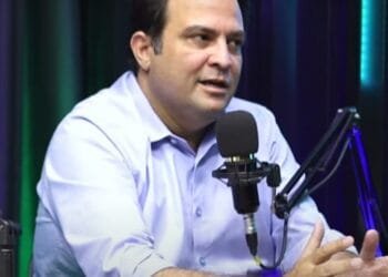 Prefeito Roberto Naves elogia pré-candidata Eerizania Freitas em Podcast