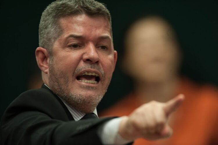 Presidente do Detran-GO enfrenta ameaças de empresários descontentes com combate ao comércio ilegal