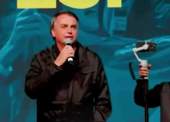 Bolsonaro desafia a imprensa: “Estou à disposição por duas horas, ao vivo, sem manipulação”