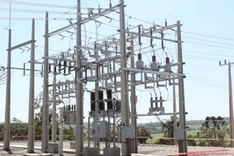 Carga tributária é o que mais encarece a conta de luz para 60% da indústria, diz CNI