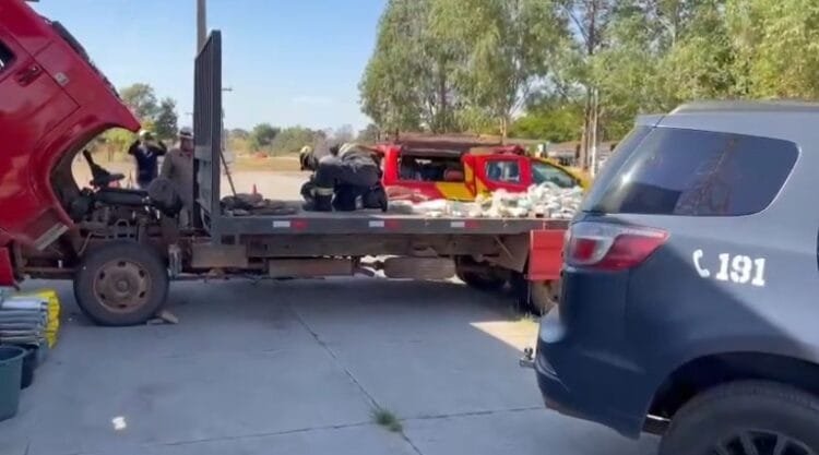 Caminhoneiro é preso em flagrante por tráfico de drogas na BR-060