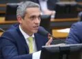 Gustavo Gayer pede convocação de Camilo Santana por falhas bilionárias no MEC