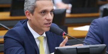 Gustavo Gayer pede convocação de Camilo Santana por falhas bilionárias no MEC