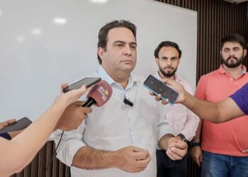 Roberto Naves anuncia mudança na gestão do Hospital Alfredo Abrahão em Anápolis