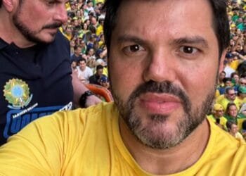 Márcio Corrêa participa de ato na Avenida Paulista ao lado de Jair Bolsonaro e lideranças da direita