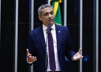 Goiás: Gustavo Gayer é recordista em propostas apresentadas na Câmara dos Deputados