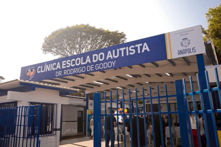 Prefeitura de Anápolis inaugura Clínica Escola do Autista com foco em inclusão e desenvolvimento