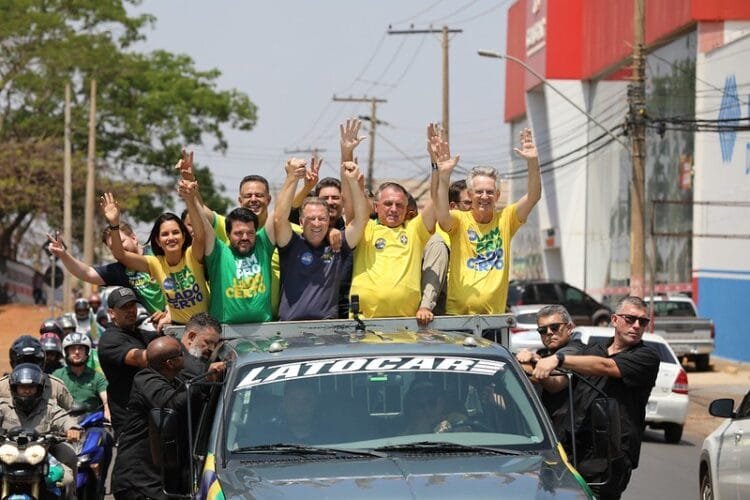Bolsonaro lidera maior carreata da história de Anápolis em apoio a Márcio Corrêa
