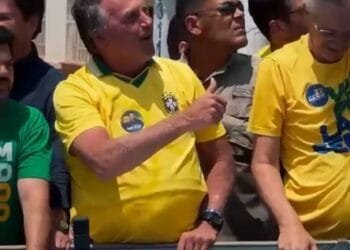 Café da Vovó vira destaque após Bolsonaro saborear enroladinho de queijo em carreata